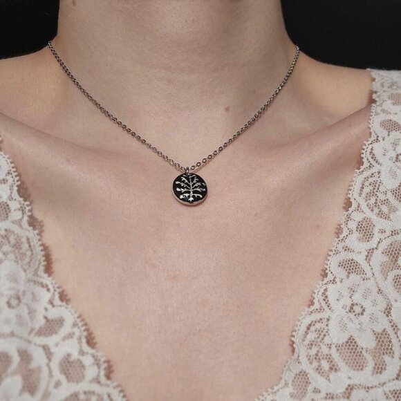 Gothic witch black and silver plant necklace with a small silver chain - Picture 2 of 9